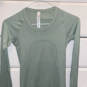 Lululemon long sleeve Swiftly Tech shirt
